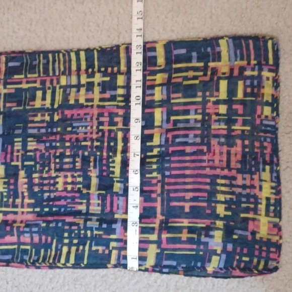 Colorful Geometric Patterned Scarf Shawl - Picture 5 of 10